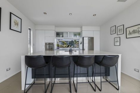 Photo of property in 2/5 Beach Street, Fitzroy, New Plymouth, 4312