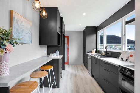 Photo of property in 77 Huatoki Street, Vogeltown, New Plymouth, 4310