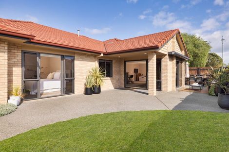 Photo of property in 33 Saint Heliers Place, Papamoa Beach, Papamoa, 3118