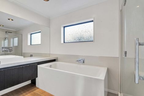 Photo of property in 66 Karina Road, Merrilands, New Plymouth, 4312