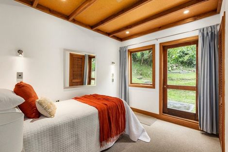 Photo of property in 1 Valley Street, Island Bay, Wellington, 6023