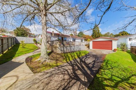 Photo of property in 18 Garton Drive, Massey, Auckland, 0614