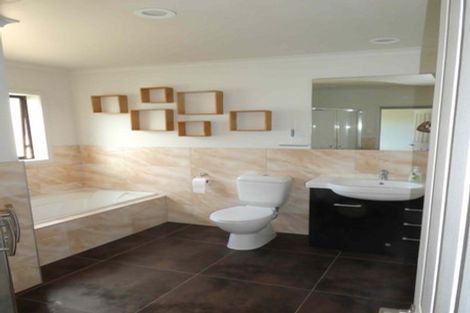 Photo of property in 5/2 Swan Hill Drive, Glen Eden, Auckland, 0602