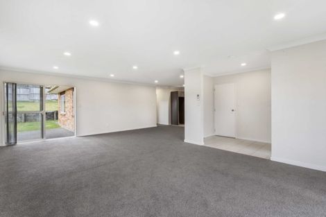 Photo of property in 4 Guinness Place, Massey, Auckland, 0614