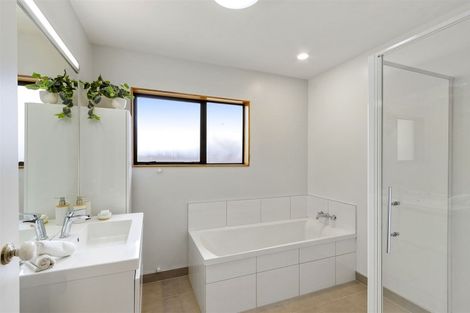 Photo of property in 25 Solomon Avenue, Redwood, Christchurch, 8051
