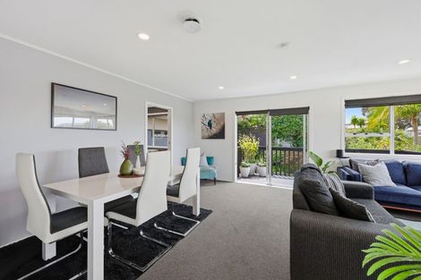Photo of property in 16 Judkins Crescent, Cockle Bay, Auckland, 2014