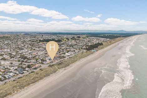 Photo of property in 2/22 Marine Parade, North New Brighton, Christchurch, 8083