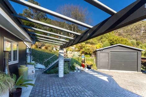Photo of property in 7 Arthur Crescent, Waikawa, Picton, 7220