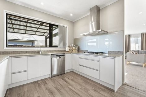 Photo of property in 2 Makaka Lane, Silverdale, 0932