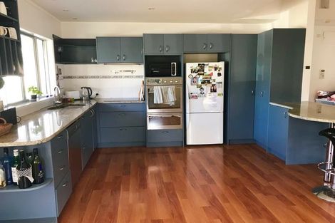 Photo of property in 74 Motu Road, Kumeu, 0891