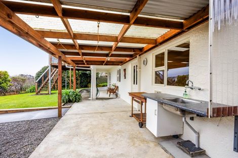 Photo of property in 21 Longview Drive, Merrilands, New Plymouth, 4312