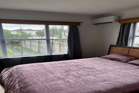 Photo of property in 8 Harry Ward Place, Henderson, Auckland, 0610