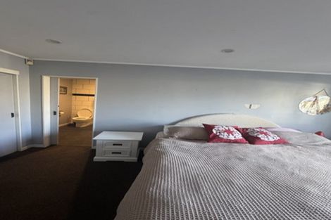 Photo of property in 158 Akaroa Drive, Maupuia, Wellington, 6022