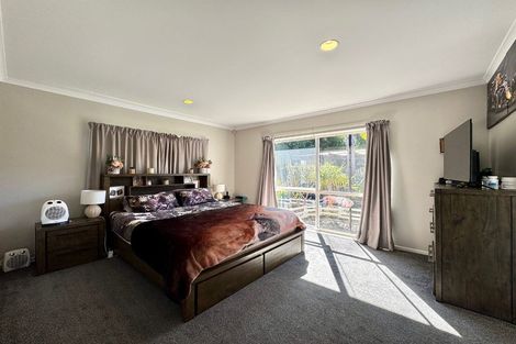 Photo of property in 12 Mellefont Close, East Tamaki Heights, Auckland, 2016