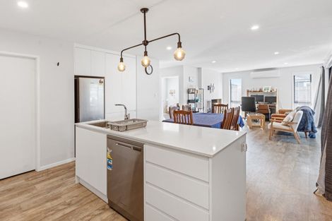 Photo of property in 17 Cyprus Place, Fitzherbert, Palmerston North, 4410
