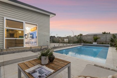 Photo of property in 25 Coutts Street, Papamoa Beach, Papamoa, 3118