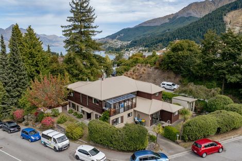 Photo of property in 1 Salmond Place, Queenstown, 9300