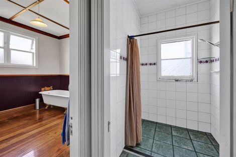 Photo of property in 211 South Road, Hawera, 4610