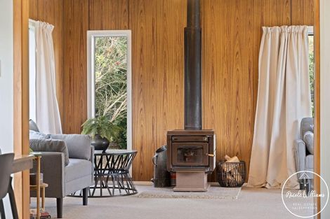 Photo of property in 9 Regent Street, Whakapirau, Maungaturoto, 0583