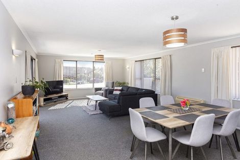 Photo of property in 4 Sonning Place, Redwood, Christchurch, 8051