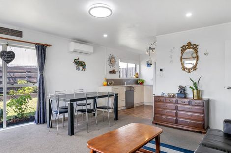 Photo of property in 2/56 Archibald Road, Kelston, Auckland, 0602