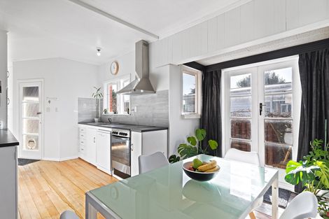 Photo of property in 42 High Street, Island Bay, Wellington, 6023