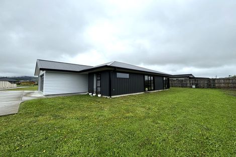 Photo of property in 6 Ash Close, Levin, 5510
