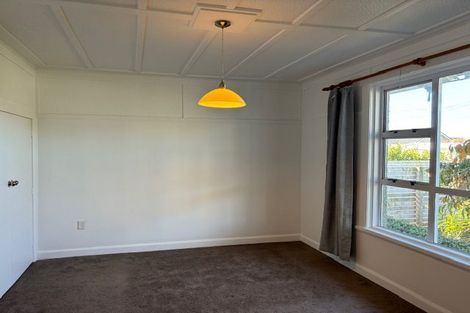 Photo of property in 18 Queens Road, Glen Avon, New Plymouth, 4312
