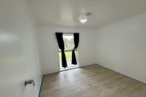 Photo of property in 11 Pokapu Street, Titirangi, Auckland, 0600