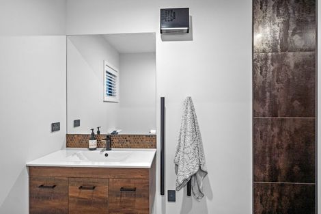 Photo of property in 2a Roland Road, Greenhithe, Auckland, 0632