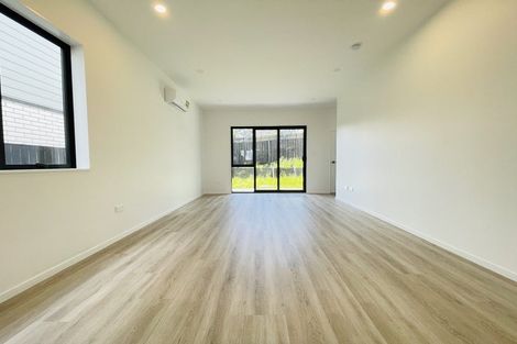 Photo of property in 27 Whiteywood Street, Westgate, Auckland, 0814