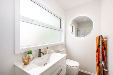Photo of property in 52 Lees Grove, Wainuiomata, Lower Hutt, 5014