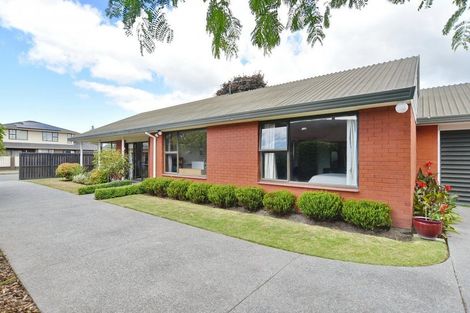 Photo of property in 15 Connemara Drive, Northwood, Christchurch, 8051
