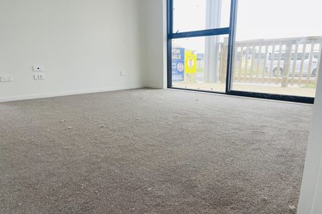 Photo of property in 17 Cronshaw Road, Karaka, 2113