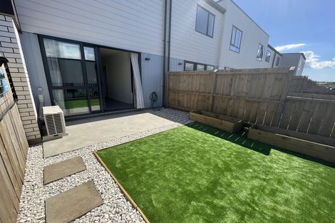 Photo of property in 14 Clay Works Lane, New Lynn, 0600