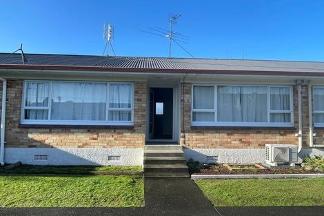 Photo of property in 2/37 Clevedon Road, Papakura, 2110