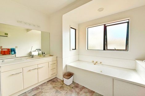 Photo of property in 20 Reynard Terrace, Conifer Grove, Takanini, 2112