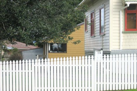 Photo of property in 2/194 Waimumu Road, Massey, Auckland, 0614