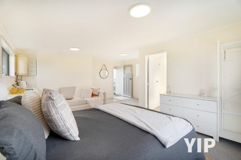 Photo of property in 62 Ruskin Road, Newlands, Wellington, 6037