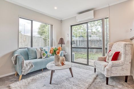 Photo of property in 2 Hamblyn Place, Ranui, Auckland, 0612