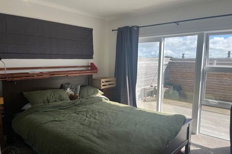 Photo of property in 3 Balmain Street, Newlands, Wellington, 6037