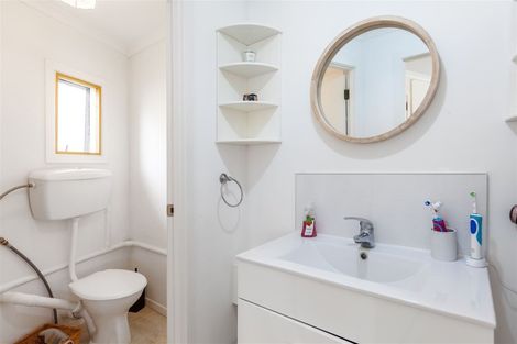 Photo of property in 57 Fairmount Road, Titirangi, Auckland, 0604