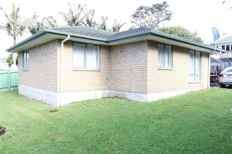 Photo of property in 100a Lincoln Park Avenue, Massey, Auckland, 0614