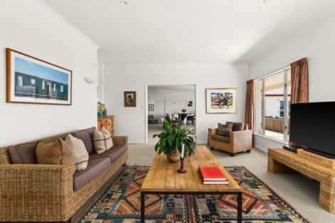 Photo of property in 306 Te Mata Road, Havelock North, 4294