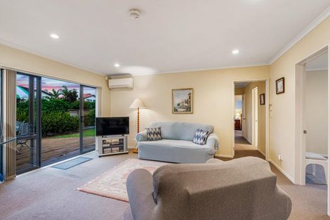 Photo of property in 2 Gunner Drive, Te Atatu Peninsula, Auckland, 0610