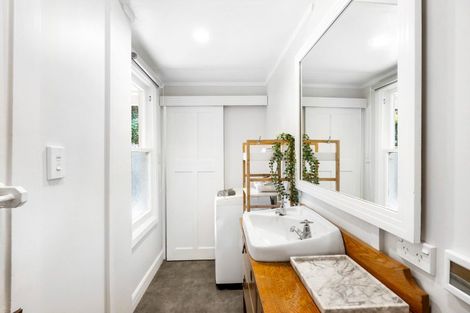 Photo of property in 95 Milton Road, Bluff Hill, Napier, 4110