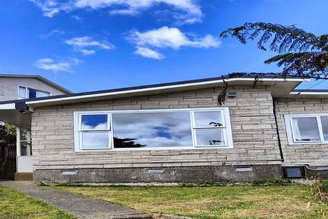 Photo of property in 40 Ruskin Road, Newlands, Wellington, 6037