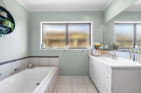 Photo of property in 15 Carroll Place, Owhata, Rotorua, 3010