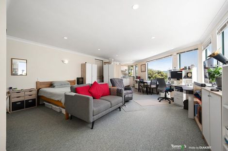Photo of property in 2 Huntingdon Street, Northland, Wellington, 6012