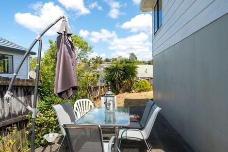 Photo of property in 3 Loughanure Place, Massey, Auckland, 0614